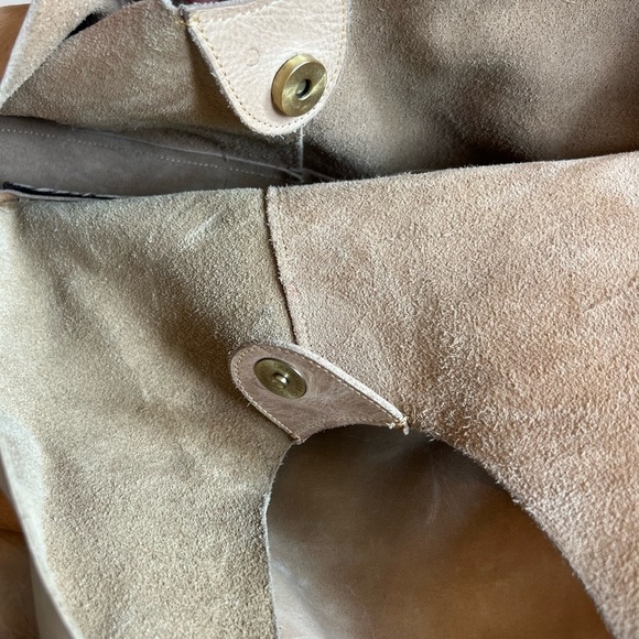 Banana Republic Factory / GAP Vegan Suede Lotus Tote Biscotti Color - Picture 13 of 14
